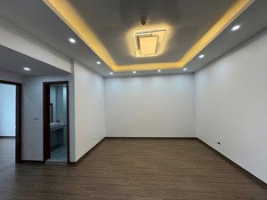 hiếm. bán cc n06 trần quý kiên, 2n2w nhà mới sửa, sẵn sổ giao dịch ngay