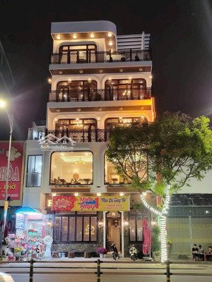 cho thuê nhà 100m2 x 6 tầng, mặt tiền 6m, thang máy, vị trí đẹp phố nguyễn thị định, lh 