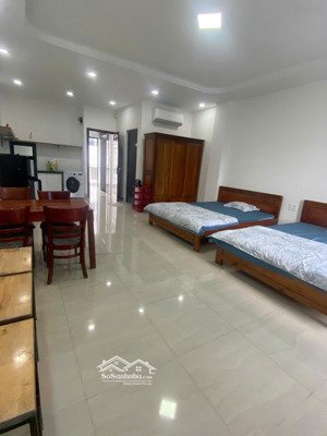 cho thuê cân hộ có bếp khép kín rộng đẹp dt 50m full nội thất ngay dã tượng cách biển 100m