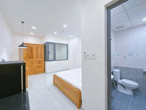 căn hộ studio cửa sổ thoáng 30m2, gần chợ bà chiểu, các trường đại học, thang máy hầm xe..