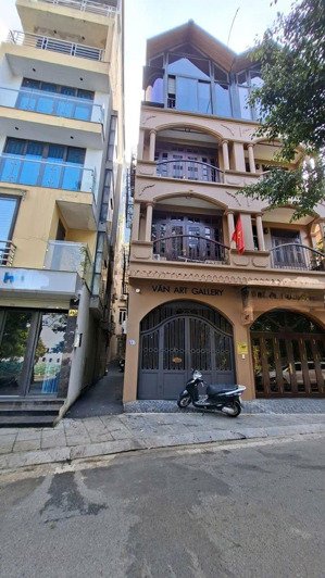 bán nhà mặt phố trúc bạch 100m2, giá 57 tỷ. tây hồ