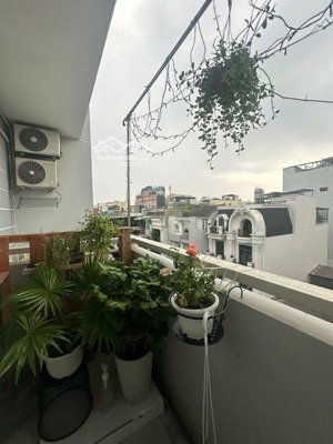 cho thuê phòng ban công sẵn máy lạnh ngay etown cộng hoà