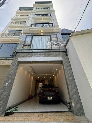 bán nhà thạch bàn 45m2 x 6 tầng,thang máy,ngõ thông ô tô 7 chỗ vào nhà,full nội thất chỉ về ở ngay