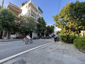 20triệu tôi cho thuê nhà 120m2/6 tầng thang máy khu ất dc xóm lò thanh am