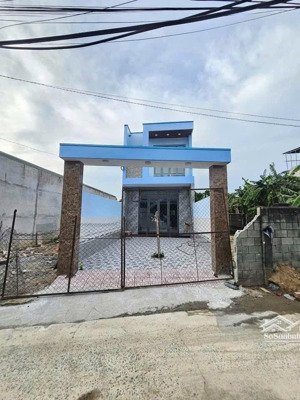 bán nhà 1 trệt 1 lầu cách đường hai bà trưng chỉ 200m p.đông hòa tp.dĩ an
dt: 106,8m2, giá 5,2 tỷ