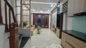 bán nhà khương trung 30m2 6t 4ngủ, 4wc, mặt tiền 3.7m, giá 8,25 tỷ gần ngõ ô tô, nhà đẹp mới koong