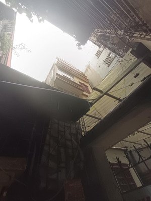 bán 1 or 2 căn sát nhau đê la thành nhỏ gần xã đàn 1 căn 76m (3.5 tầng) và 1 căn 55m (2 tầng) 2 căn