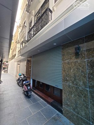 đông ngạc em bán nhà - o to chạy qua cổng 1 nhà ra phố. dt 31m. 5 tầng. zá loăng quăng 7 xu