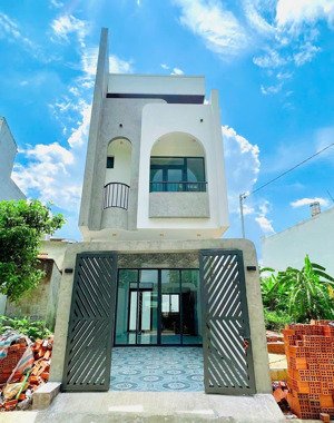 chính chủ cần bán căn nhà 1 trệt 2 lầu tại 99/10 đường 6 phường long bình