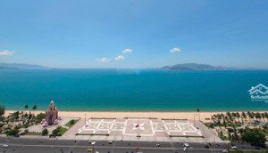 cho thuê căn studio view trực diện biển quản trường. ban công rộng thoáng mát