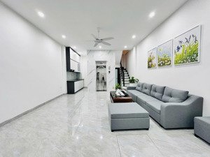 giảm chào 500tr! nhà dương quảng hàm cầu giấy, gần oto, dân xây mới, 6t thang máy êm ru, 4pn