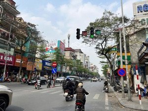 mặt phố nguyễn lương bằng tt đống đa kinh doanh sầm uất vỉa hè rộng dt 78m 4 tầng mt 4.6m giá 32,5