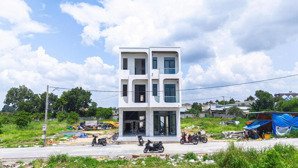 bán nhà chính chủ 1 trệt 3 lầu sổ hồng riêng đã hoàn công p.tương bình hiệp, tdm