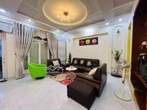 bán biệt thự 1 trệt 2 lầu 1 hầm cách biển bải sau vũng tàu 300m. diện tích 160m2. lh 