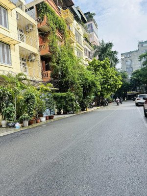 bán nhà p. hoàng cầu- q.đống đa-phân lô cán bộ- vài bước ra vườn hoa 1/6- 43m2- mt 5.1m-14.5 tỷ