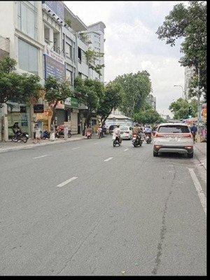 bán nhà mặt tiền kinh doanh. đường nguyễn trãi. quận 5.vị tri siêu đắc địa. cực hiếm