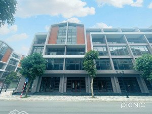 đặc biệt duy nhất đúng một căn áp góc trục thông phố biển 16 hướng đông nam loại 85m2