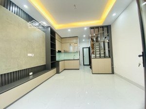 trương định -nhà xây mới 5 tầng thang máy - phân lô 20m thẳng tắp - ra ô tô tránh đỗ ngày đêm.