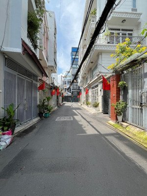 chốt ngay: nhà 4 tầng hoàng hoa thám, gần 5*14, hẻm xe hơi đỗ cửa, đẹp hoàn hảo.