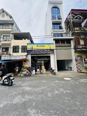 bán nhà mặt ngõ chợ phúc đồng- siêu hiếm- kinh doanh đỉnh.dt:80/92m2,mt:5m. cho thuê 25tr. giá tl