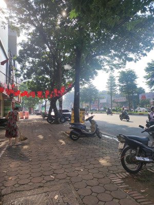 mặt phố hoàng quốc việt 65m, 2 thoáng, vỉa hè đá bóng, kinh doanh đỉnh lh 