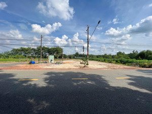 cần bán gấp lô đất 2 mặt tiền 3,1 tỷ dầu tiếng bình dương.