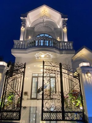 siêu vị trí - nhà full nội thất đ.trần thị thơm, p.mỹ phong, mỹ tho. dt: 5x20,5 có 3pn. giá 2,88 tỷ