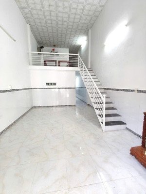 cho thuê nhà nguyên căn 100m ra mặt đường lê độ, thoáng mát