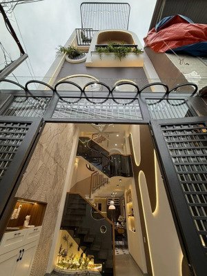 siêu phẩm quận 1 đường ôtô nguyễn hữu cầu, kế chợ tân định, 3tỷ650/70m2, đang cho thuê 30 triệu