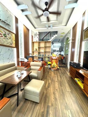 giáp tân bình nhà 3 tầng 70m2 hẻm xe hơi đỗ cửa chỉ nhỉnh 7 tỷ tl!