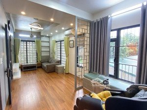siêu phẩm lô góc dt4o m x 5 tầng tại phố trạm long biên. oto chạy vòng quanh. hàng xóm aeon