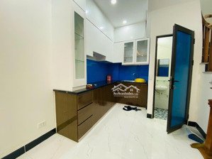 cần bán nhà vị trí đẹp cạnh bãi xe ô tô phố vũ tông phan