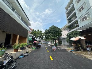 lô đất biệt thự sót lại chỉ 185tr/m2 ngay xa lộ hà nội, 300m tới ga metro rạch chiếc.