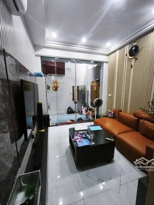 hiếm 7.45 tỷ diện tích 32, 4 tầng, mt 3m ngõ quỳnh, hai bà trưng lh: , ô tô đỗ cổng