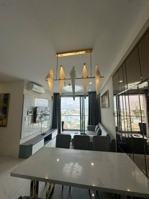 cho thuê căn hộ dlusso,căn góc 75m 2pn2wc full nội thất đẹp ngay mặt tiền nguyễn thị định giá 16 tr