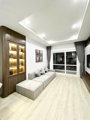 căn hộ nha trang đối diện biển . nội thất quá đẹp rộng 72m2 giá chỉ 3,55 tỷ . nên xem