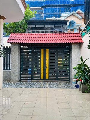 chính chủ gởi bán biệt thự mini, tân đông hiệp, dĩ an. sân để xe ô tô rộng. kdc an ninh. dt 150m2