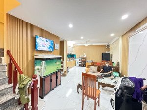 9tỷ hơn 4tầng x 44m2, bán nhà lạc long quân, cầu giấy- ngõ ba gác, 50m ôtô tránh, lô góc 2thoáng