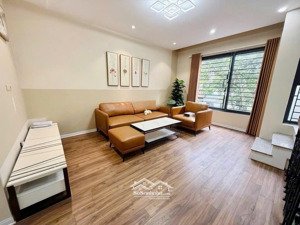 cần bán nhà phố ngọc lâm ngõ ô tô .dt 55 mx4 tầng x5 mt giá đầu tư hơn 11 tỷ 5 phút sang phố cổ