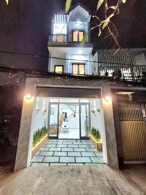 bán nhà sổ hồng riêng 2025 mới hoàn thiện. nhà 1/ hẻm xe hơi. dt 4.37x15m. 3 tầng. giá 7.49 tỷ