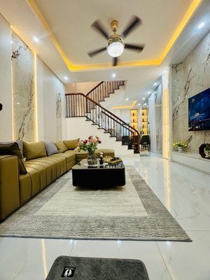 siêu hiếm! nguyễn chí thanh, ngõ thông, 25m ô tô, gần phố, nhà đẹp ở ngay, full nội thất,dt 45m2*5t