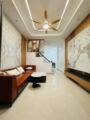 nhà riêng vũ tông phan lô góc 2 thoáng vĩnh viễn, gần ô tô, full đồ, không quy hoạch