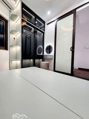 đống đa hàng hiếm, chỉ nhỉnh hơn 2 tỷ. xây dựng 4 tầng khung cột chắc chắn, dt 15m2