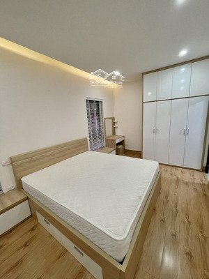cho thuê căn hộ studio đẹp 30m2 tầng 2 đủ đồ, thang máy view hồ phương mai đống đa hn 4tr/th(k bớt)