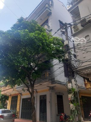 cho thuê nhà ngõ 100 đường hoàng quốc việt, dt 45/50m2 x 5 tầng, lô góc 2 mặt thoáng