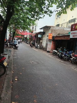bán nhà riêng , ba đình ,hoàng hoa thám. ngõ ngông thẳng tắp. ô tô. 42m2. 5 tầng đẹp. 10.8 tỷ