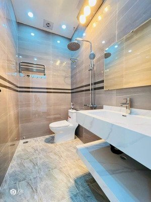 bán nhà khu phân lô hải an đường vỉa hè rộng 12m giá chỉ hơn 4ty