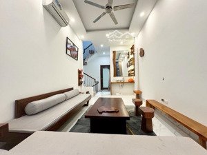 ngay ngã tư sở- 50m ra ô tô - thiết kế không gian mở - thoáng sáng