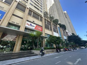 cần bán shop tầng 1 mặt đường tố hữu, ngang 25 - 30m mặt đường, đang cho thuê dòng tiền ổn định