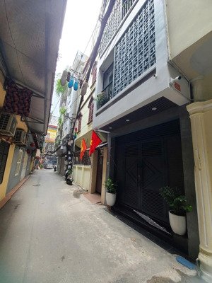 phân lô trần quốc hoàn, 36m2*6t, ô tô đỗ cửa, nhà đẹp ở ngay, dân trí cao, gần phố, 12 tỷ